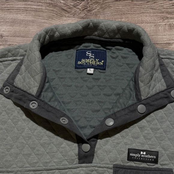 Simply Southern Gray Quilted Sweatshirt - Picture 2 of 4